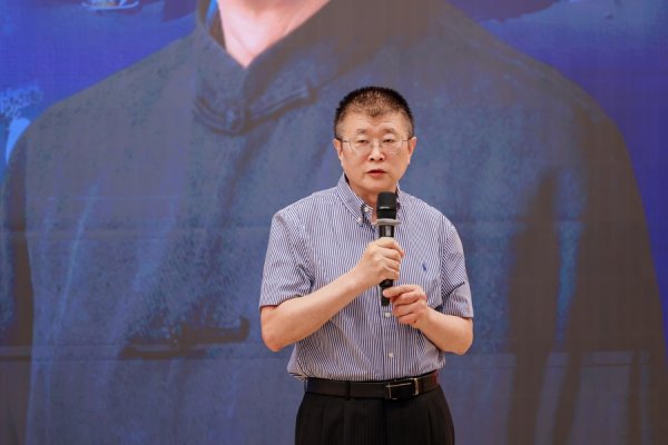 益配资 上海交大这堂“开学第一课”，五位劳模专家、院士与学生面对面！